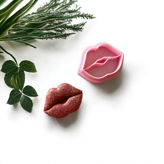 Pouty Lips - ClartStudios - Polymer clay Jewellery