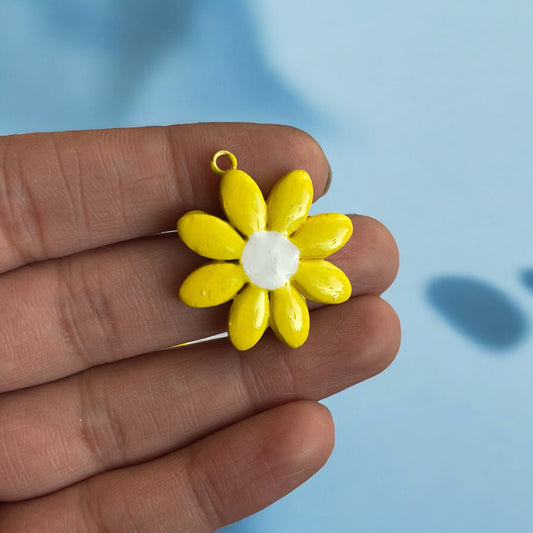 CC06 - Yellow Flower Charm