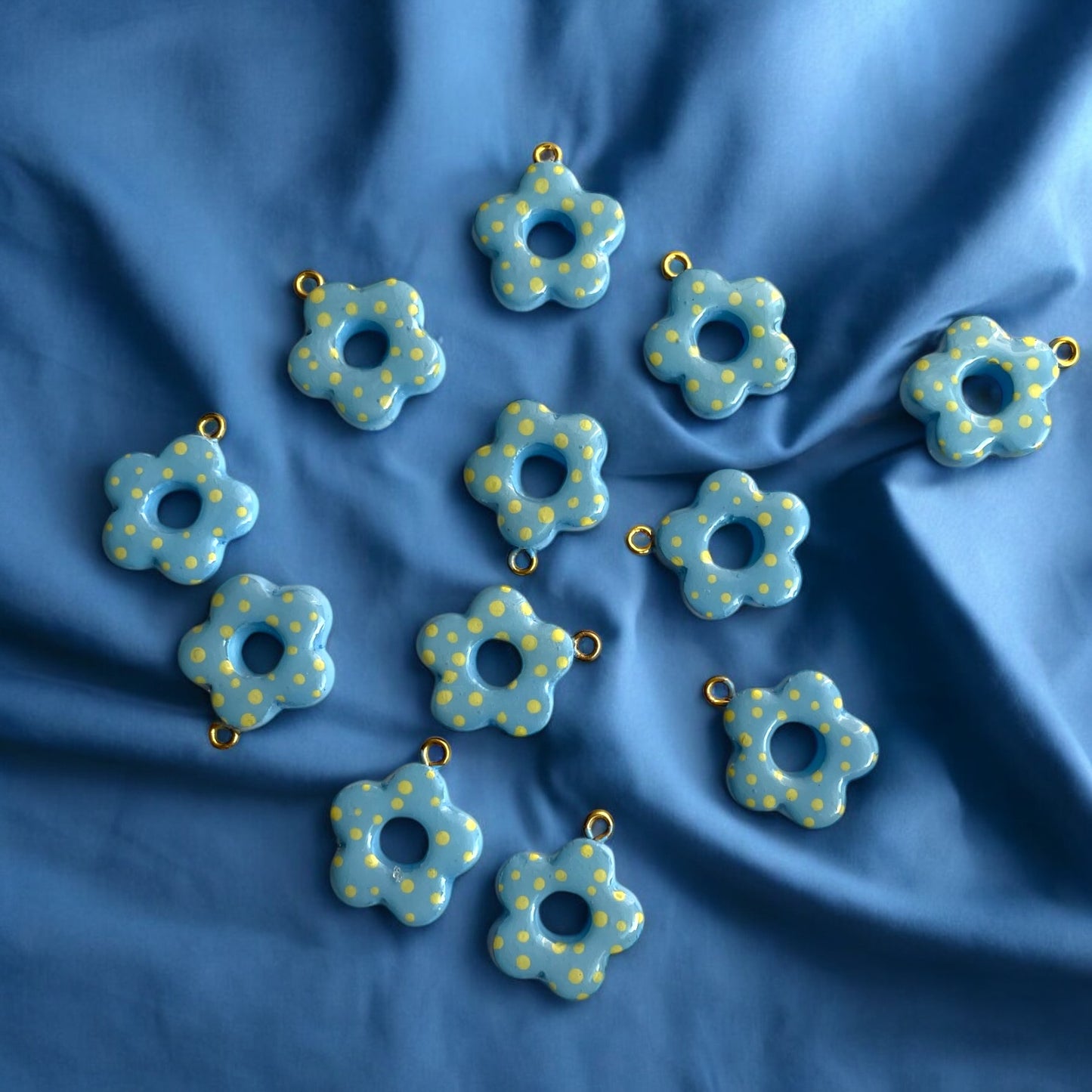 CC10 - Classic Blue Flower Charm