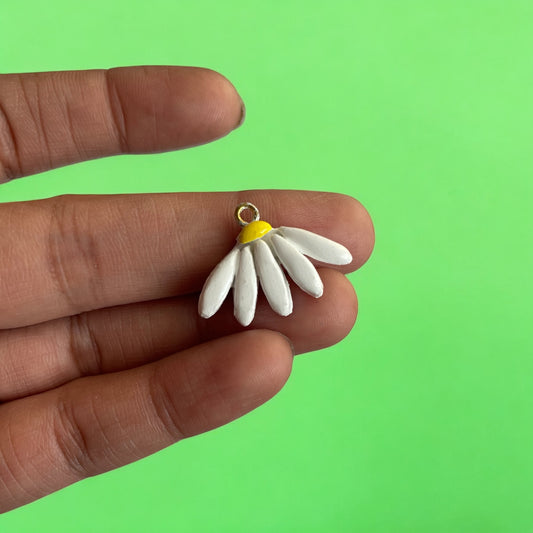 CC10 - Daisy Flower Charm